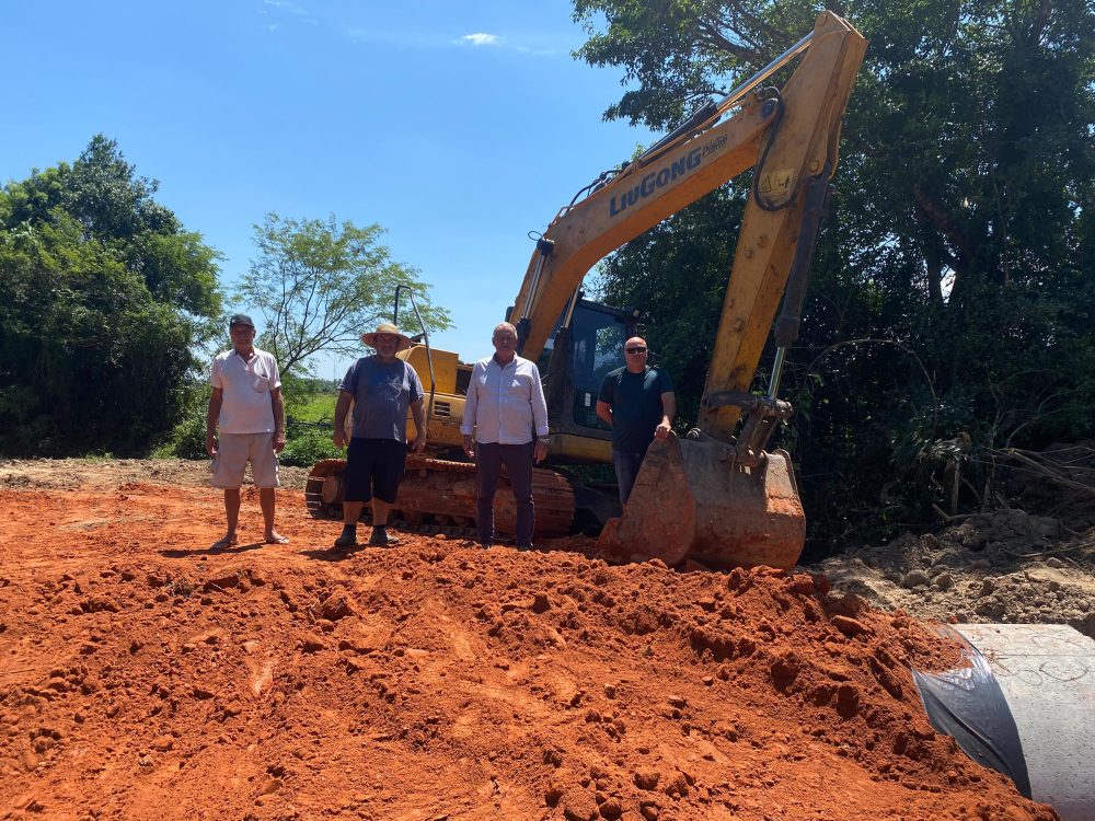 Prefeitura constri novo bueiro na localidade de Santa F