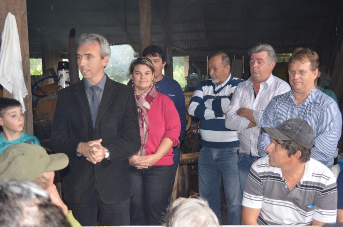 Rede de gua potvel  inaugurada na Linha do Rio