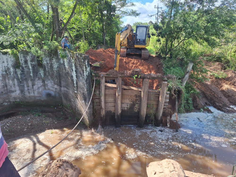 Prefeitura constri nova ponte no Corredor dos Siqueiras